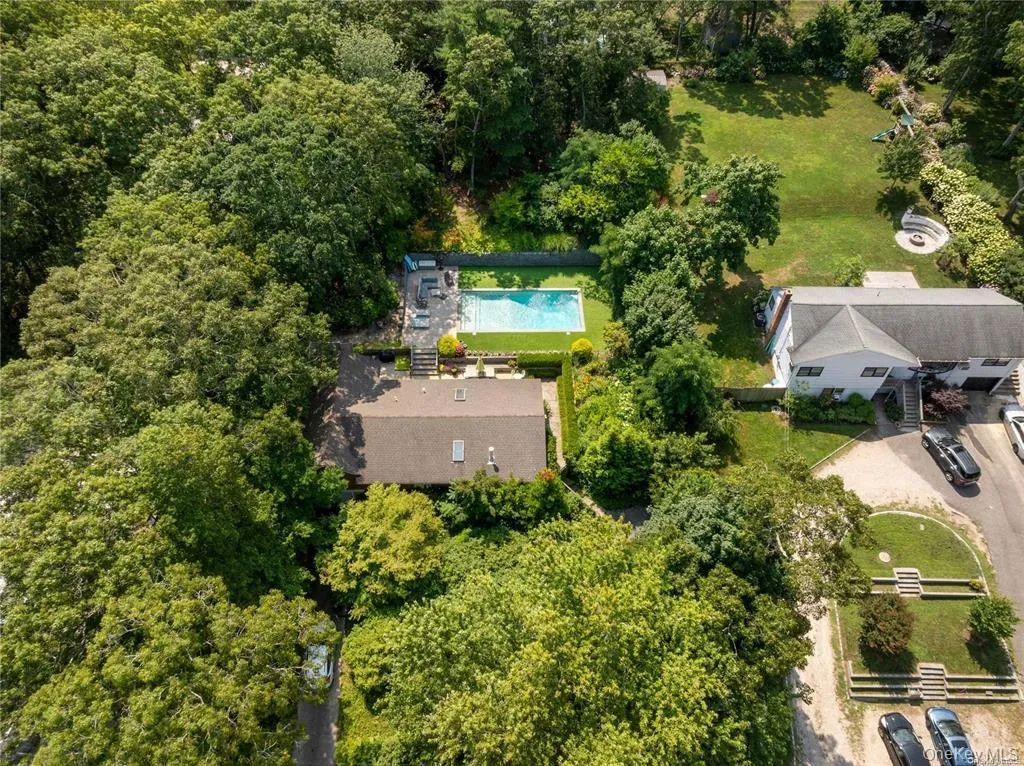 102 Fanning Avenue, Southampton, NY, 3 Bedrooms Bedrooms, 8 Rooms Rooms,2 BathroomsBathrooms,Residential Lease,For Rent,Fanning,0,1044742 102 Fanning Avenue, Southampton, NY, 3 Bedrooms Bedrooms, 8 Rooms Rooms,2 BathroomsBathrooms,Residential Lease,For Rent,Fanning,0,1044742