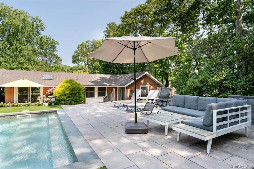 102 Fanning Avenue, Southampton, NY, 3 Bedrooms Bedrooms, 8 Rooms Rooms,2 BathroomsBathrooms,Residential Lease,For Rent,Fanning,0,1044742 102 Fanning Avenue, Southampton, NY, 3 Bedrooms Bedrooms, 8 Rooms Rooms,2 BathroomsBathrooms,Residential Lease,For Rent,Fanning,0,1044742
