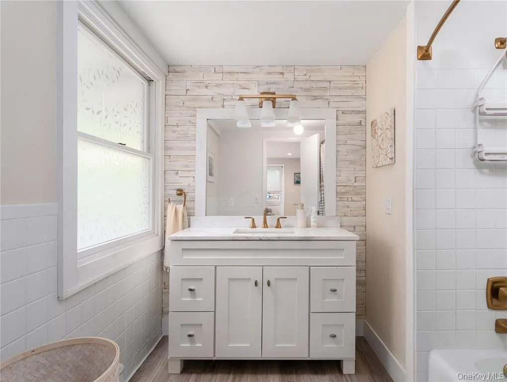 102 Fanning Avenue, Southampton, NY, 3 Bedrooms Bedrooms, 8 Rooms Rooms,2 BathroomsBathrooms,Residential Lease,For Rent,Fanning,0,1044742 102 Fanning Avenue, Southampton, NY, 3 Bedrooms Bedrooms, 8 Rooms Rooms,2 BathroomsBathrooms,Residential Lease,For Rent,Fanning,0,1044742