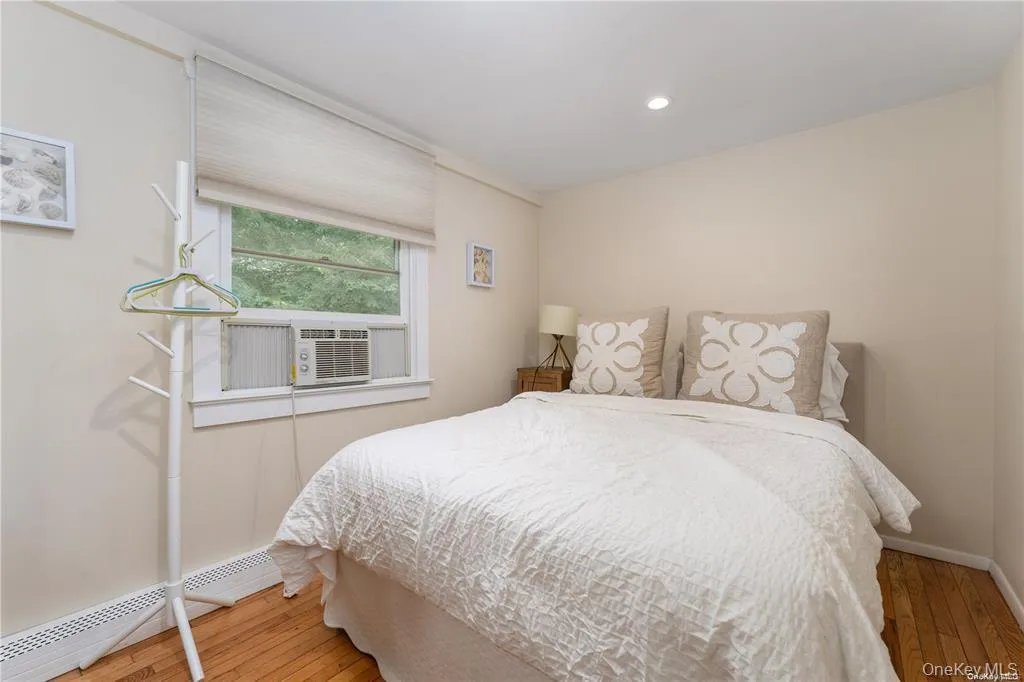 102 Fanning Avenue, Southampton, NY, 3 Bedrooms Bedrooms, 8 Rooms Rooms,2 BathroomsBathrooms,Residential Lease,For Rent,Fanning,0,1044742 102 Fanning Avenue, Southampton, NY, 3 Bedrooms Bedrooms, 8 Rooms Rooms,2 BathroomsBathrooms,Residential Lease,For Rent,Fanning,0,1044742