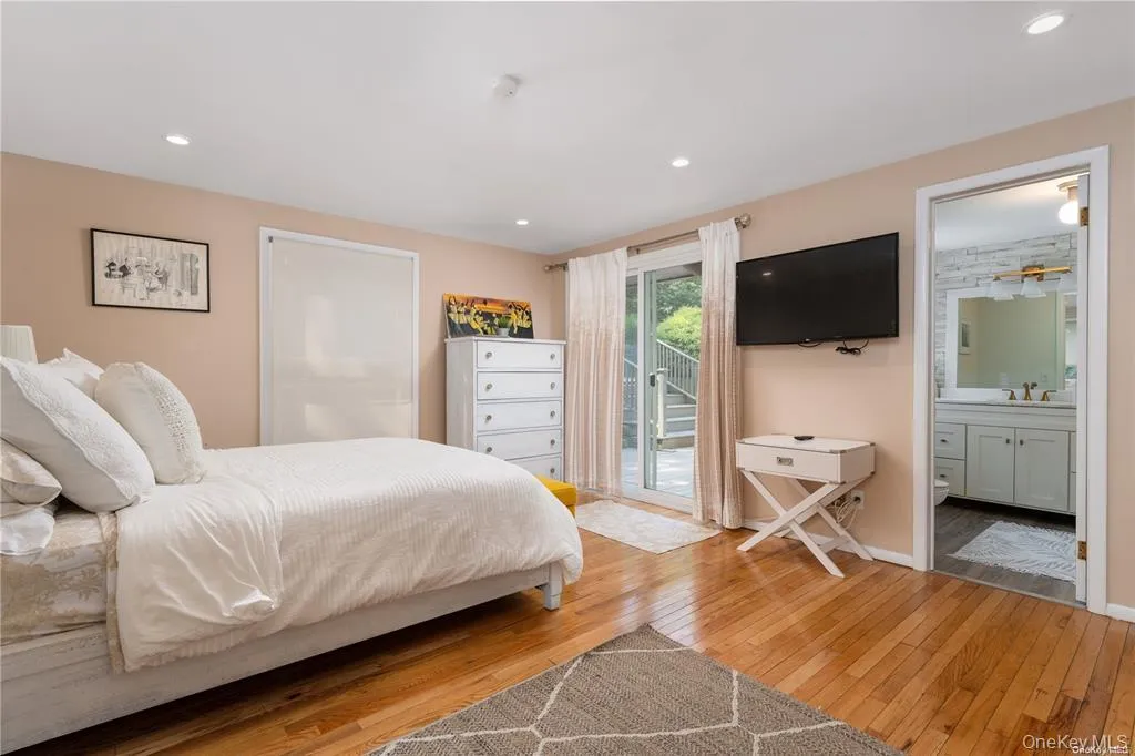 102 Fanning Avenue, Southampton, NY, 3 Bedrooms Bedrooms, 8 Rooms Rooms,2 BathroomsBathrooms,Residential Lease,For Rent,Fanning,0,1044742 102 Fanning Avenue, Southampton, NY, 3 Bedrooms Bedrooms, 8 Rooms Rooms,2 BathroomsBathrooms,Residential Lease,For Rent,Fanning,0,1044742