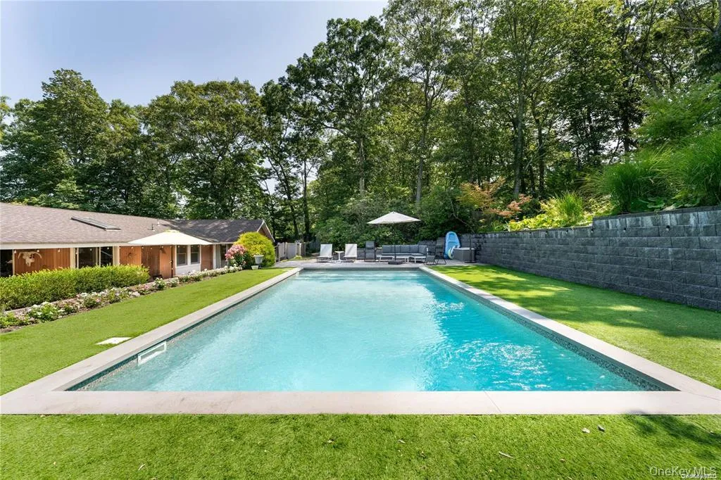102 Fanning Avenue, Southampton, NY, 3 Bedrooms Bedrooms, 8 Rooms Rooms,2 BathroomsBathrooms,Residential Lease,For Rent,Fanning,0,1044742 102 Fanning Avenue, Southampton, NY, 3 Bedrooms Bedrooms, 8 Rooms Rooms,2 BathroomsBathrooms,Residential Lease,For Rent,Fanning,0,1044742