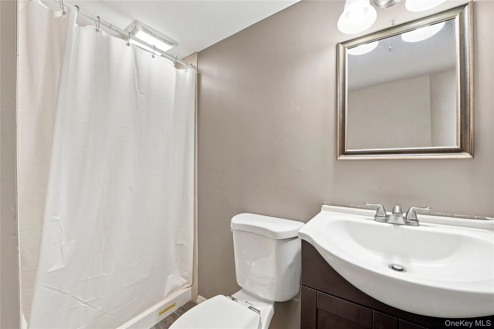 5 Talbot Lane, Brookhaven, NY, 3 Bedrooms Bedrooms, 6 Rooms Rooms,2 BathroomsBathrooms,Residential,For Rent,Talbot,0,1044751 5 Talbot Lane, Brookhaven, NY, 3 Bedrooms Bedrooms, 6 Rooms Rooms,2 BathroomsBathrooms,Residential,For Rent,Talbot,0,1044751