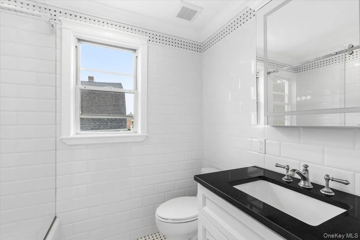 Full Bath Full Bath