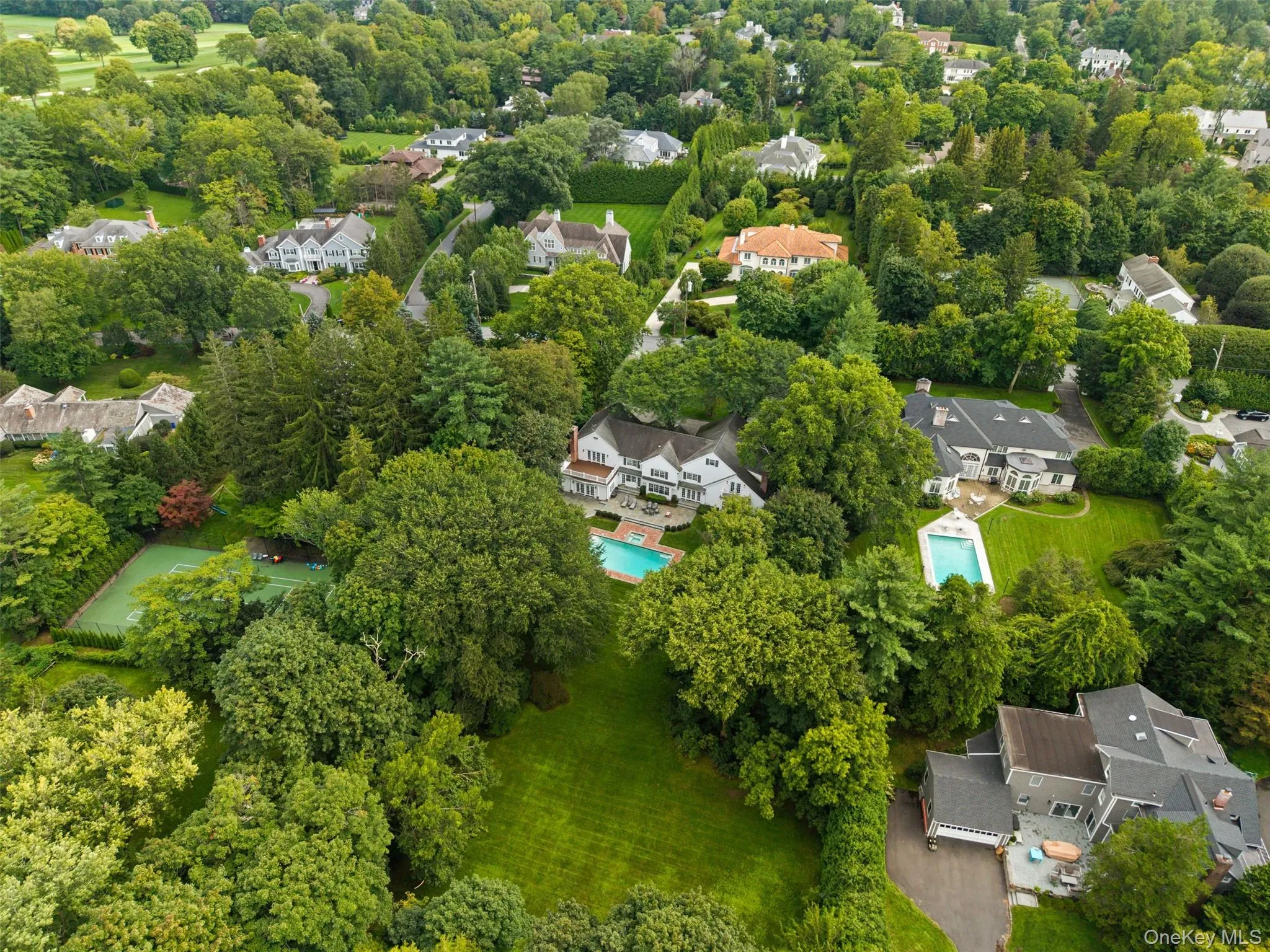 Close to Golf Clubs, metro north and shopping! Close to Golf Clubs, metro north and shopping!