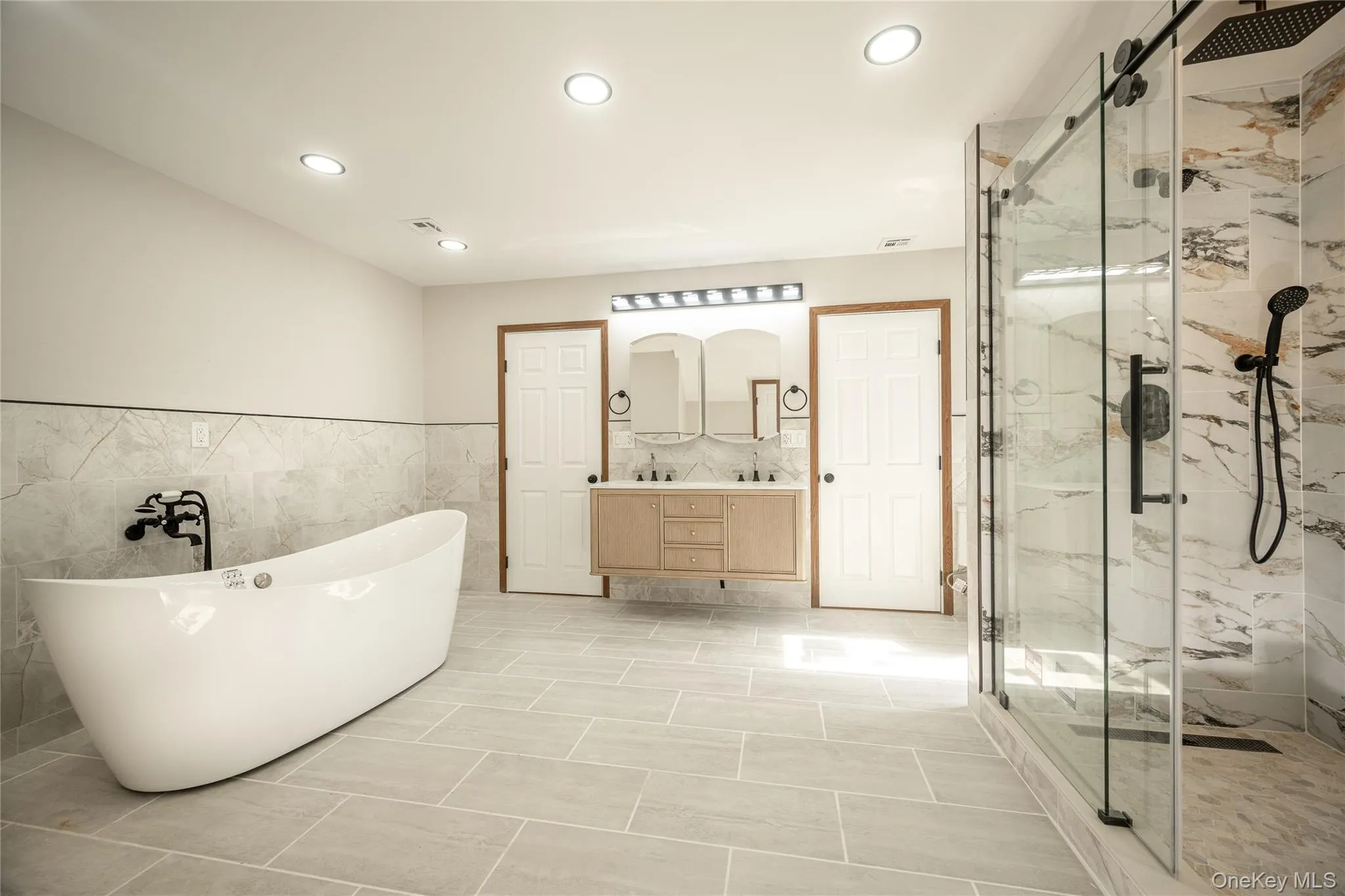 Spa tub Spa tub