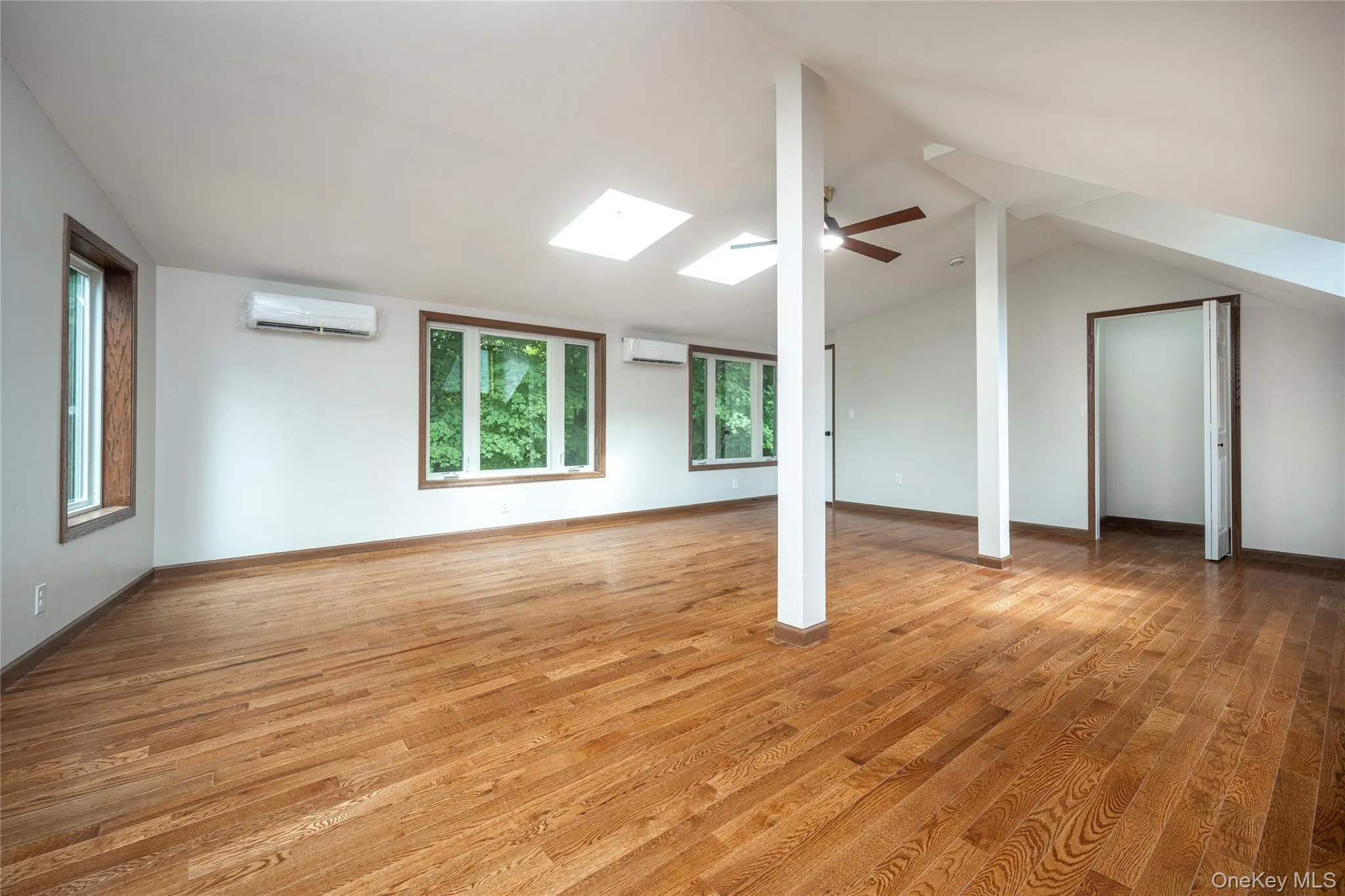 This spacious room on the second floor is another versatile room that can be used in a variety of ways: work out -play room - Craft room - Guest room - a second home office- art studio - etc This spacious room on the second floor is another versatile room that can be used in a variety of ways: work out -play room - Craft room - Guest room - a second home office- art studio - etc