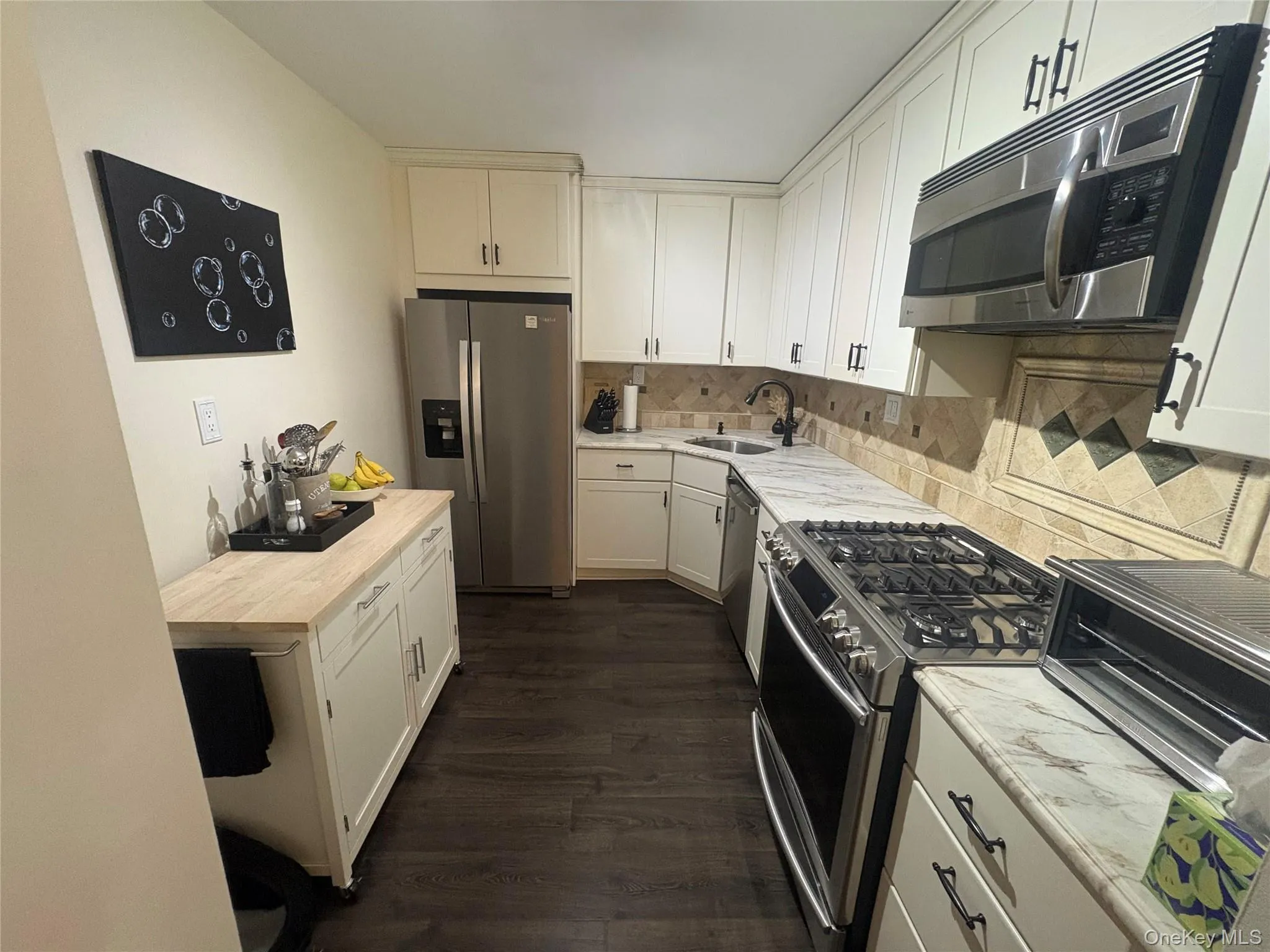 Tastefully-renovated Kitchen Tastefully-renovated Kitchen