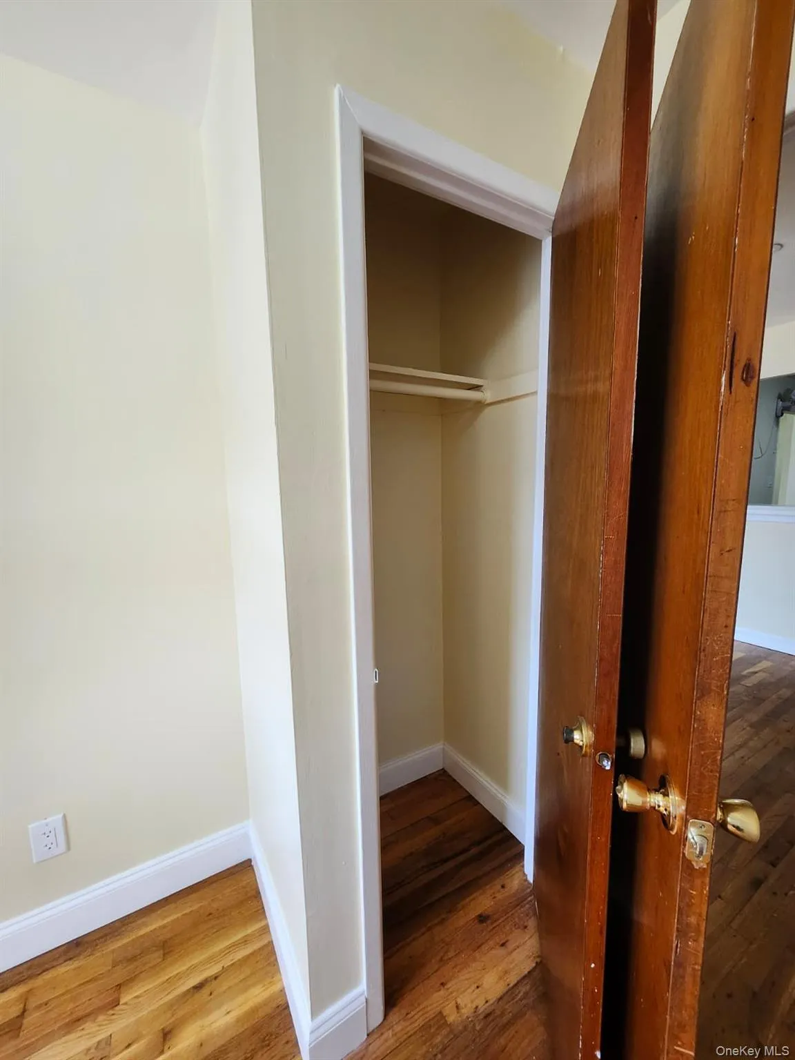 165-19 CHAPIN PKWY, New York, NY, 3 Bedrooms Bedrooms, 5 Rooms Rooms,1 BathroomBathrooms,Residential Lease,For Rent,CHAPIN PKWY,0,1044773 165-19 CHAPIN PKWY, New York, NY, 3 Bedrooms Bedrooms, 5 Rooms Rooms,1 BathroomBathrooms,Residential Lease,For Rent,CHAPIN PKWY,0,1044773