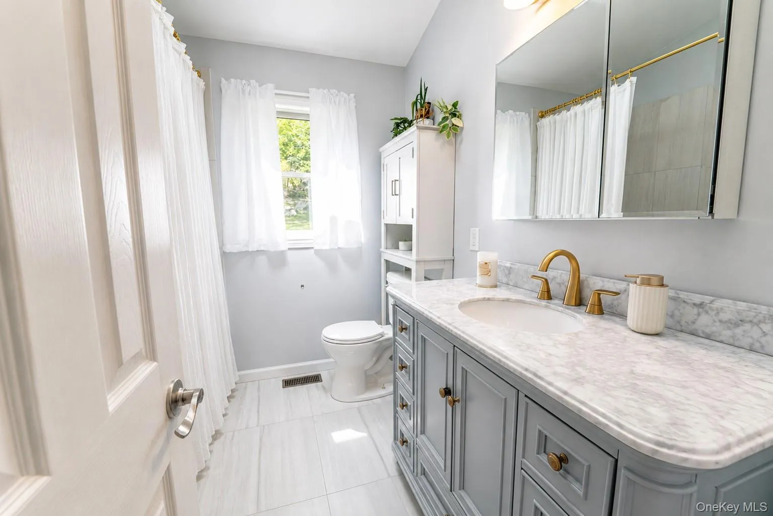 Updated and gorgeous primary bathroom. Updated and gorgeous primary bathroom.