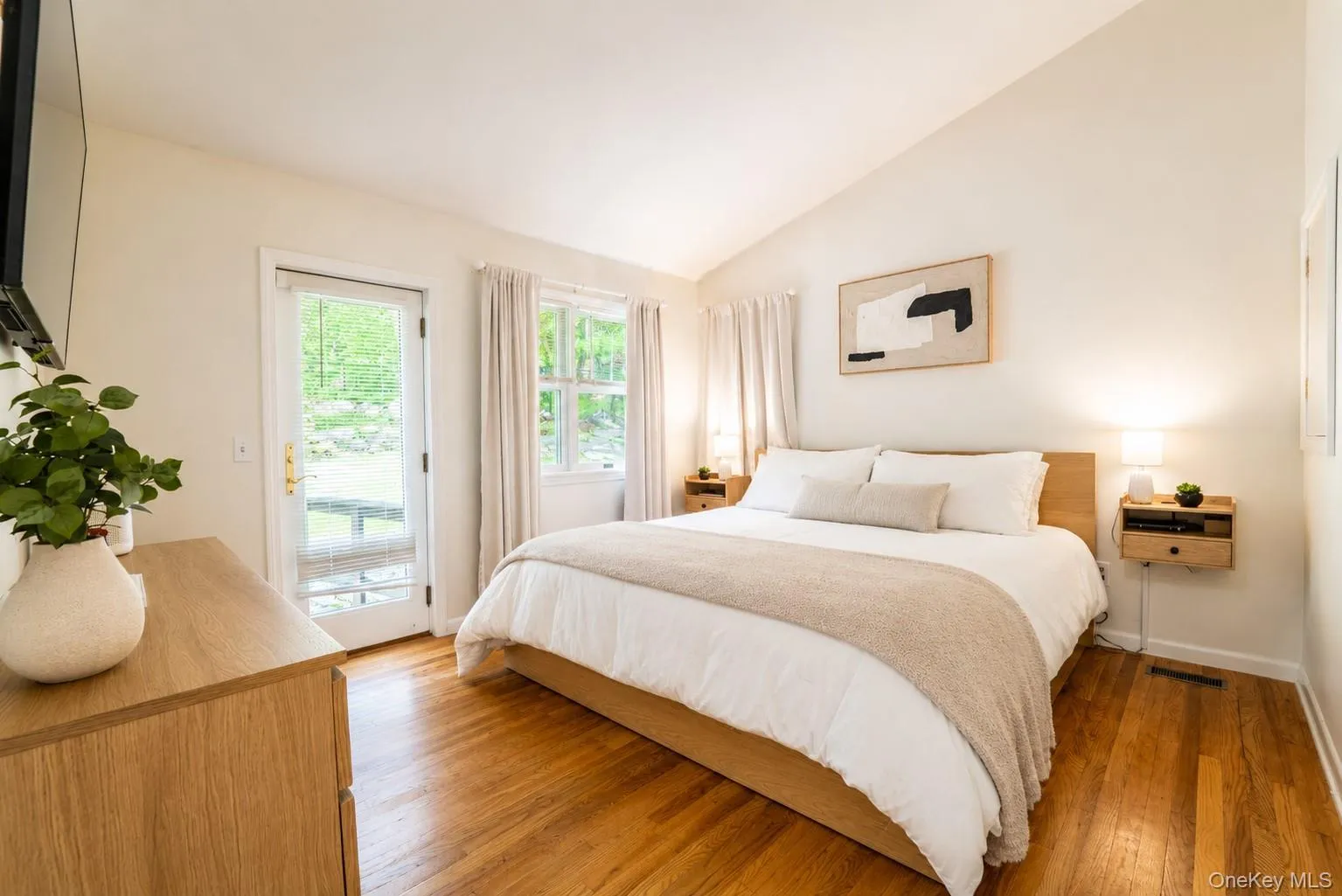 The spacious primary bedroom with arched high ceilings features a private en-suite bath and convenient access to a generous walk-in closet, offering comfort, privacy, and plenty of storage. The spacious primary bedroom with arched high ceilings features a private en-suite bath and convenient access to a generous walk-in closet, offering comfort, privacy, and plenty of storage.