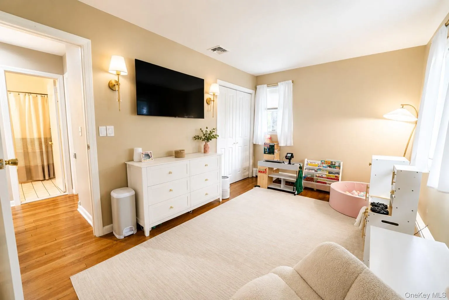 Another great view of this spacious secondary bedroom. with hardwood flooring and easy access to hallway bath. Another great view of this spacious secondary bedroom. with hardwood flooring and easy access to hallway bath.