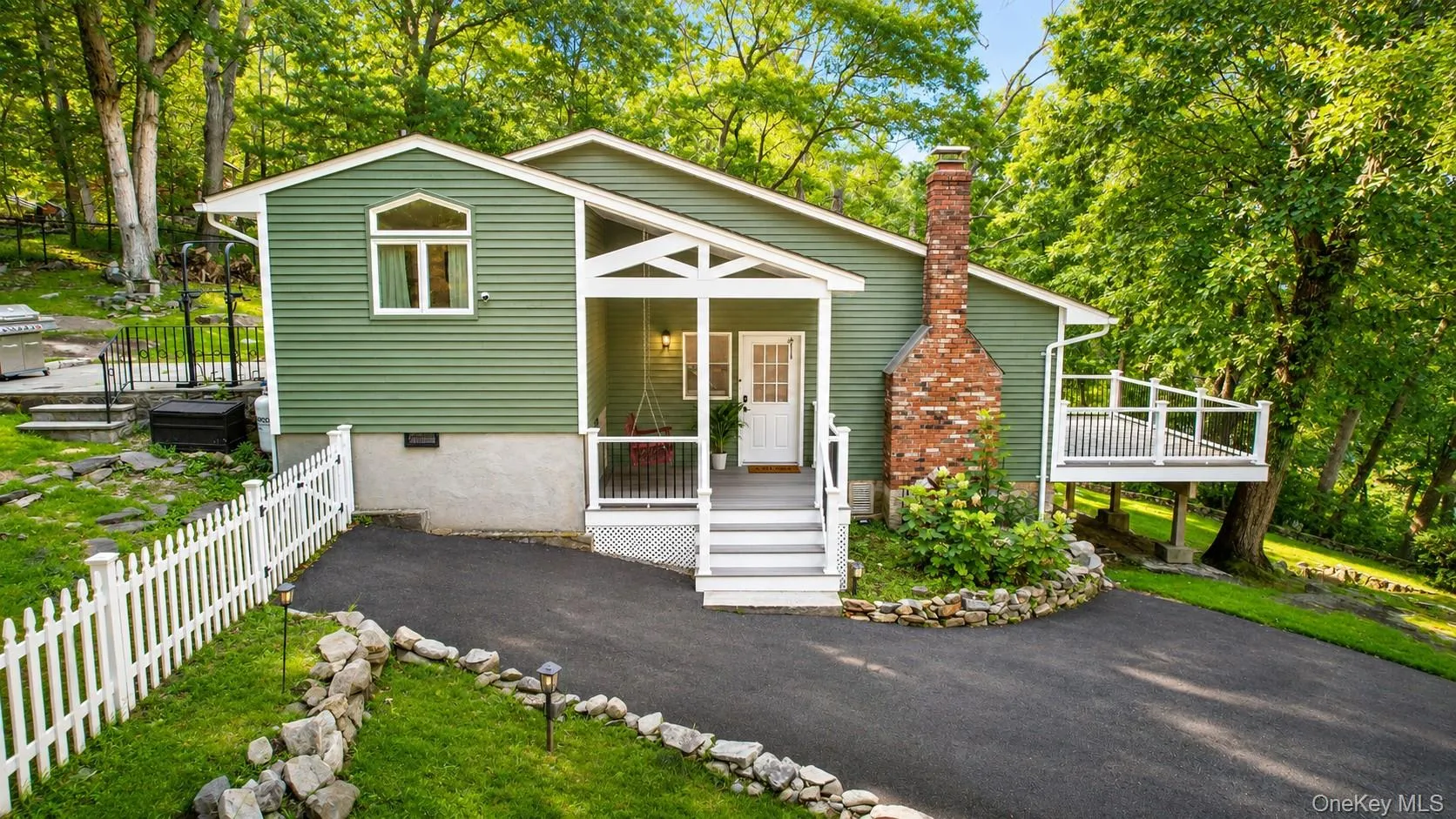 This charming 2-bedroom, 2-full-bath home in Lake Peekskill offers a versatile bonus loft, perfect for a home office, cozy sitting area, or flexible additional living space. Thoughtfully designed for both comfort and functionality, the loft adds even more appeal to this inviting home. This charming 2-bedroom, 2-full-bath home in Lake Peekskill offers a versatile bonus loft, perfect for a home office, cozy sitting area, or flexible additional living space. Thoughtfully designed for both comfort and functionality, the loft adds even more appeal to this inviting home.