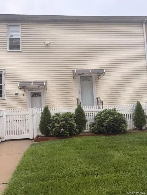 133-01 Cranston St, New York, NY, 2 Bedrooms Bedrooms, 3 Rooms Rooms,1 BathroomBathrooms,Residential Lease,For Rent,Cranston St,0,1044785 133-01 Cranston St, New York, NY, 2 Bedrooms Bedrooms, 3 Rooms Rooms,1 BathroomBathrooms,Residential Lease,For Rent,Cranston St,0,1044785
