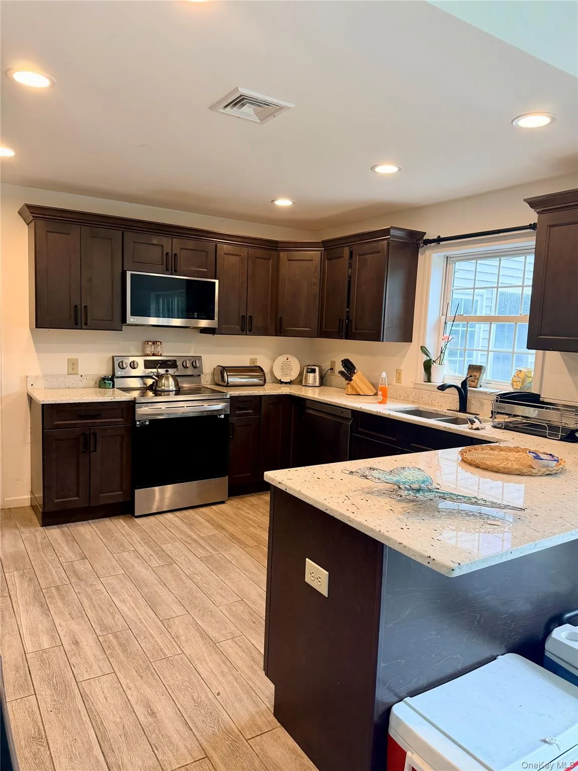 14 Clark Lane, Marlboro, NY, 6 Bedrooms Bedrooms, 15 Rooms Rooms,4 BathroomsBathrooms,Residential,For Rent,Clark,0,1044799 14 Clark Lane, Marlboro, NY, 6 Bedrooms Bedrooms, 15 Rooms Rooms,4 BathroomsBathrooms,Residential,For Rent,Clark,0,1044799