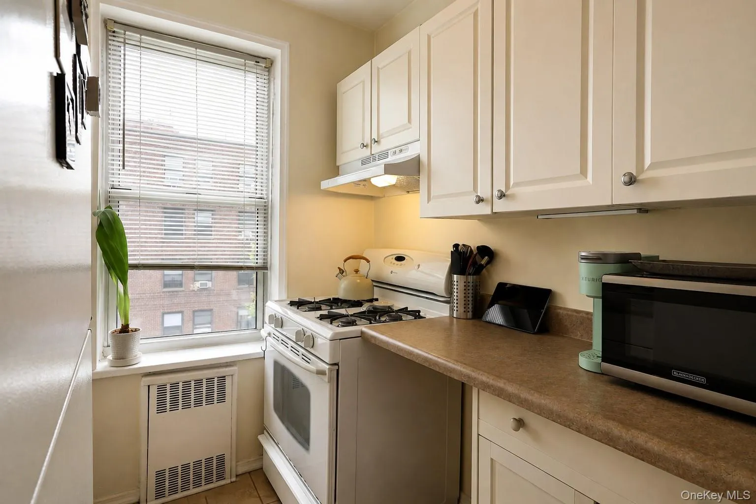 99-15 66 Avenue, New York, NY, 4 Rooms Rooms,1 BathroomBathrooms,Residential Lease,For Rent,66,0,1044811 99-15 66 Avenue, New York, NY, 4 Rooms Rooms,1 BathroomBathrooms,Residential Lease,For Rent,66,0,1044811
