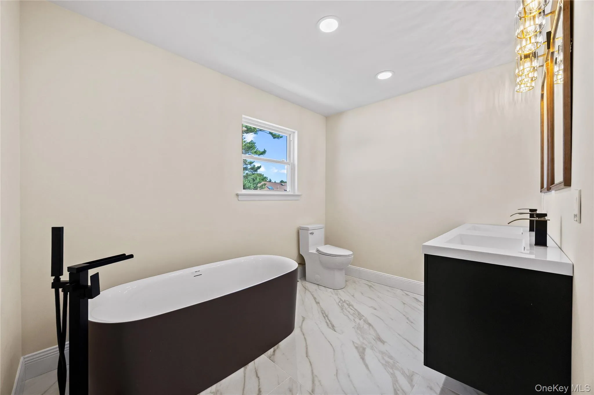 37 Gladstone Avenue, Islip, NY, 5 Bedrooms Bedrooms, 12 Rooms Rooms,3 BathroomsBathrooms,Residential,For Rent,Gladstone,0,1044812 37 Gladstone Avenue, Islip, NY, 5 Bedrooms Bedrooms, 12 Rooms Rooms,3 BathroomsBathrooms,Residential,For Rent,Gladstone,0,1044812