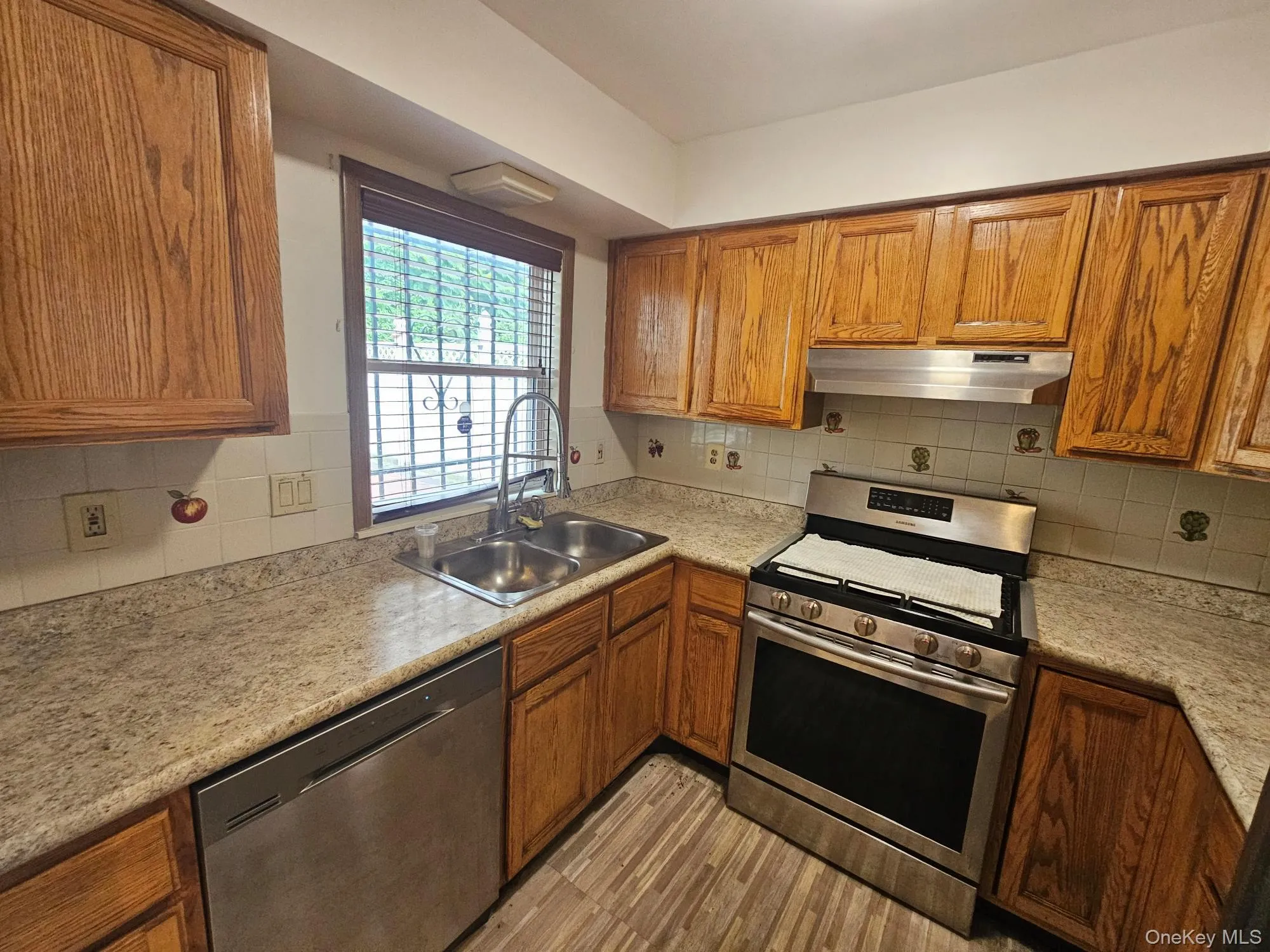 49 Beechwood Avenue, Mount Vernon, NY, 3 Bedrooms Bedrooms, 6 Rooms Rooms,2 BathroomsBathrooms,Residential Lease,For Rent,Beechwood,0,1044813 49 Beechwood Avenue, Mount Vernon, NY, 3 Bedrooms Bedrooms, 6 Rooms Rooms,2 BathroomsBathrooms,Residential Lease,For Rent,Beechwood,0,1044813