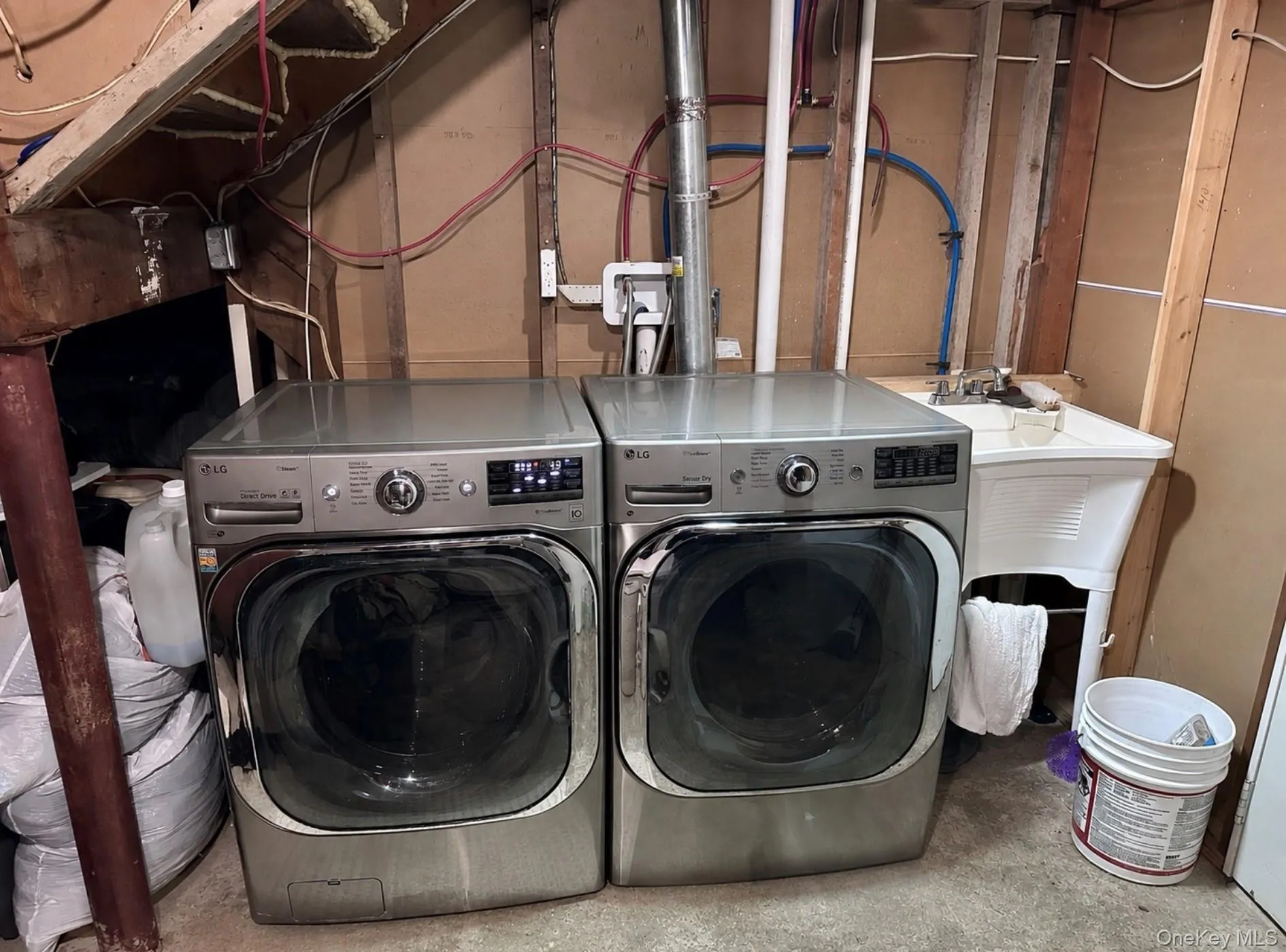 16 Exeter Road, Poughkeepsie, NY, 3 Bedrooms Bedrooms, 6 Rooms Rooms,3 BathroomsBathrooms,Residential,For Rent,Exeter,0,1044814 16 Exeter Road, Poughkeepsie, NY, 3 Bedrooms Bedrooms, 6 Rooms Rooms,3 BathroomsBathrooms,Residential,For Rent,Exeter,0,1044814