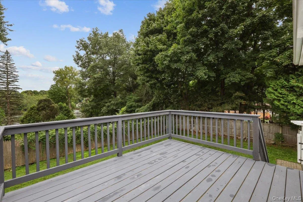 Enjoy Outdoor Dining & Relaxing Enjoy Outdoor Dining & Relaxing