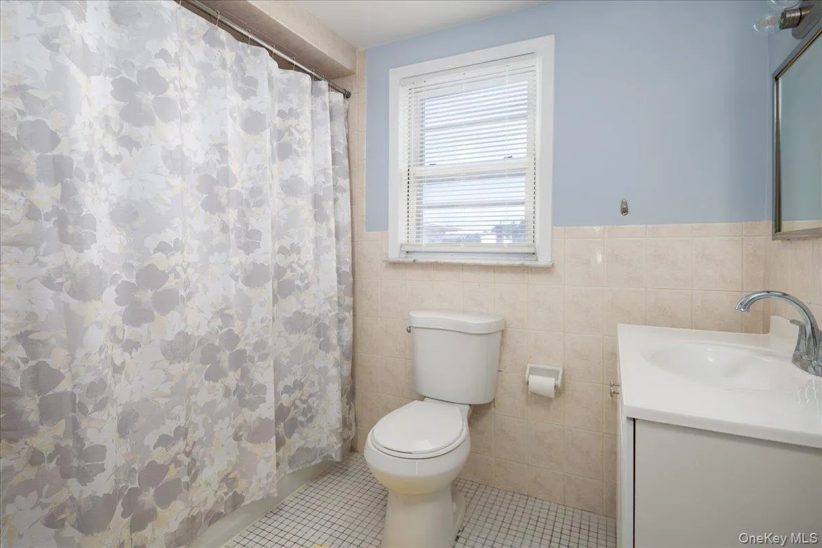 204 Monroe Street, Hempstead, NY, 1 Bedroom Bedrooms, 5 Rooms Rooms,1 BathroomBathrooms,Residential Lease,For Rent,Monroe,0,1044826 204 Monroe Street, Hempstead, NY, 1 Bedroom Bedrooms, 5 Rooms Rooms,1 BathroomBathrooms,Residential Lease,For Rent,Monroe,0,1044826