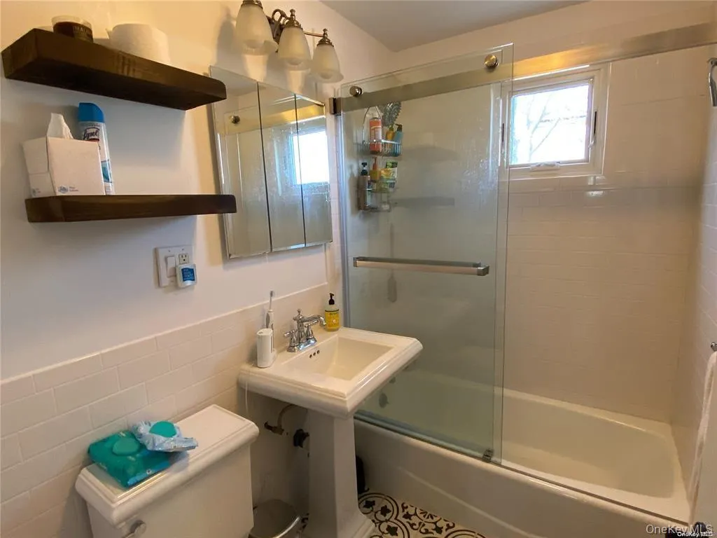 365 Fulton Street, Long Beach, NY, 2 Bedrooms Bedrooms, 4 Rooms Rooms,1 BathroomBathrooms,Residential Lease,For Rent,Fulton,0,1044841 365 Fulton Street, Long Beach, NY, 2 Bedrooms Bedrooms, 4 Rooms Rooms,1 BathroomBathrooms,Residential Lease,For Rent,Fulton,0,1044841