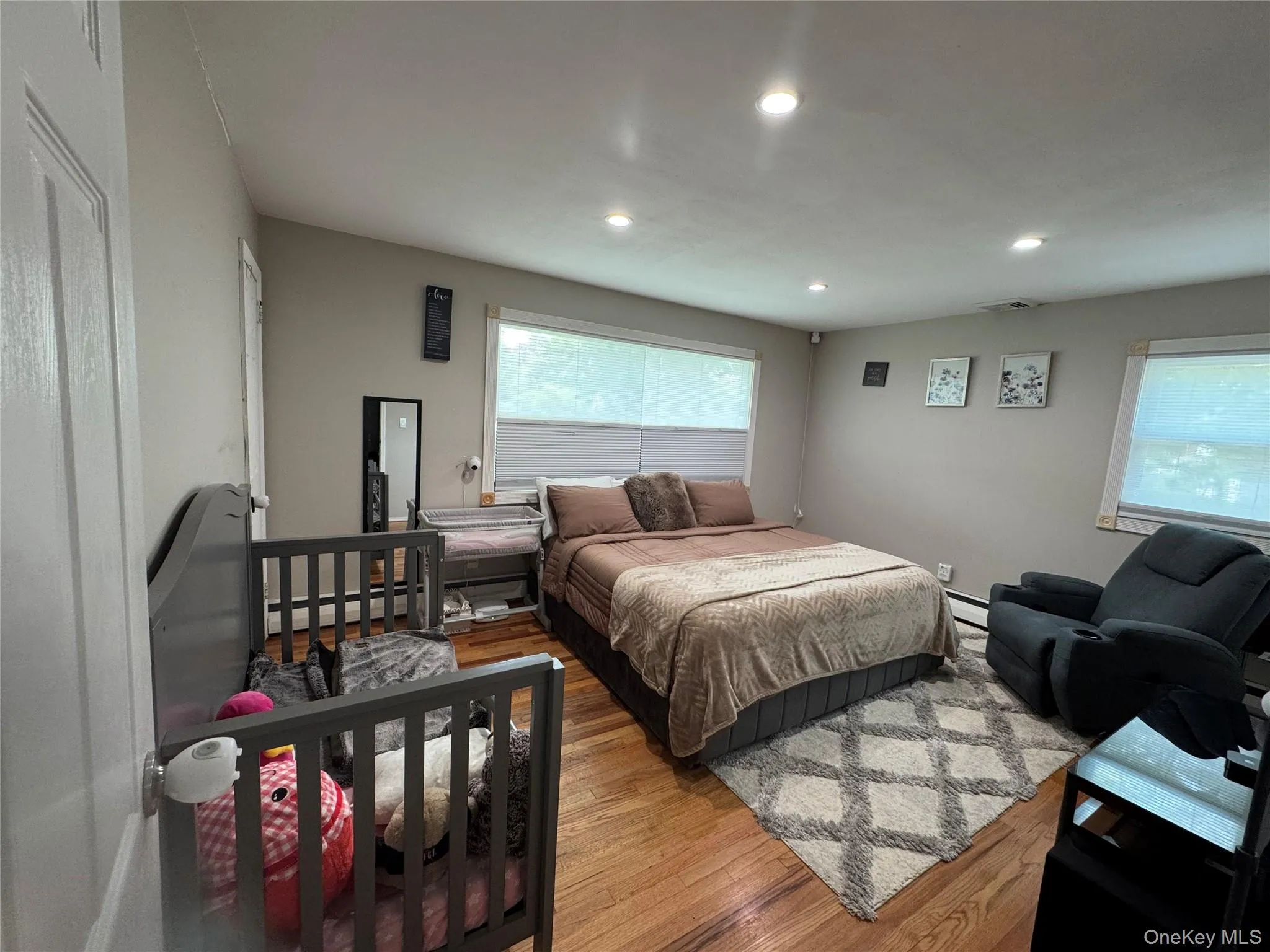 6 Raphael Street, Huntington, NY, 4 Bedrooms Bedrooms, 8 Rooms Rooms,2 BathroomsBathrooms,Residential Lease,For Rent,Raphael,0,1044853 6 Raphael Street, Huntington, NY, 4 Bedrooms Bedrooms, 8 Rooms Rooms,2 BathroomsBathrooms,Residential Lease,For Rent,Raphael,0,1044853