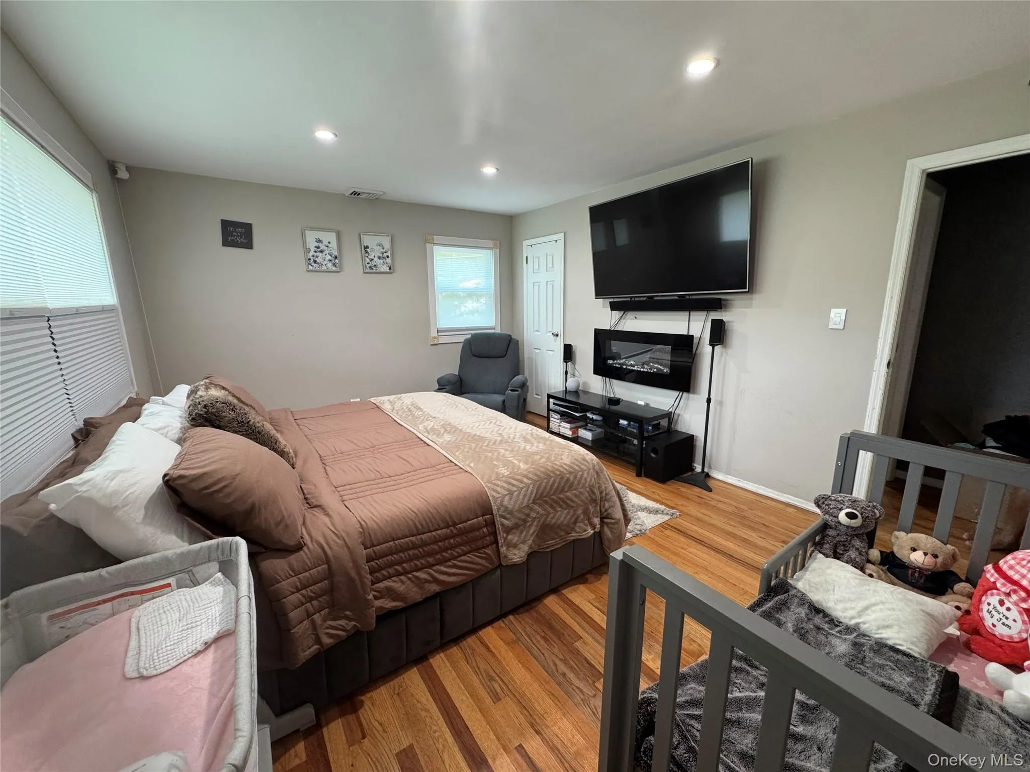 6 Raphael Street, Huntington, NY, 4 Bedrooms Bedrooms, 8 Rooms Rooms,2 BathroomsBathrooms,Residential Lease,For Rent,Raphael,0,1044853 6 Raphael Street, Huntington, NY, 4 Bedrooms Bedrooms, 8 Rooms Rooms,2 BathroomsBathrooms,Residential Lease,For Rent,Raphael,0,1044853