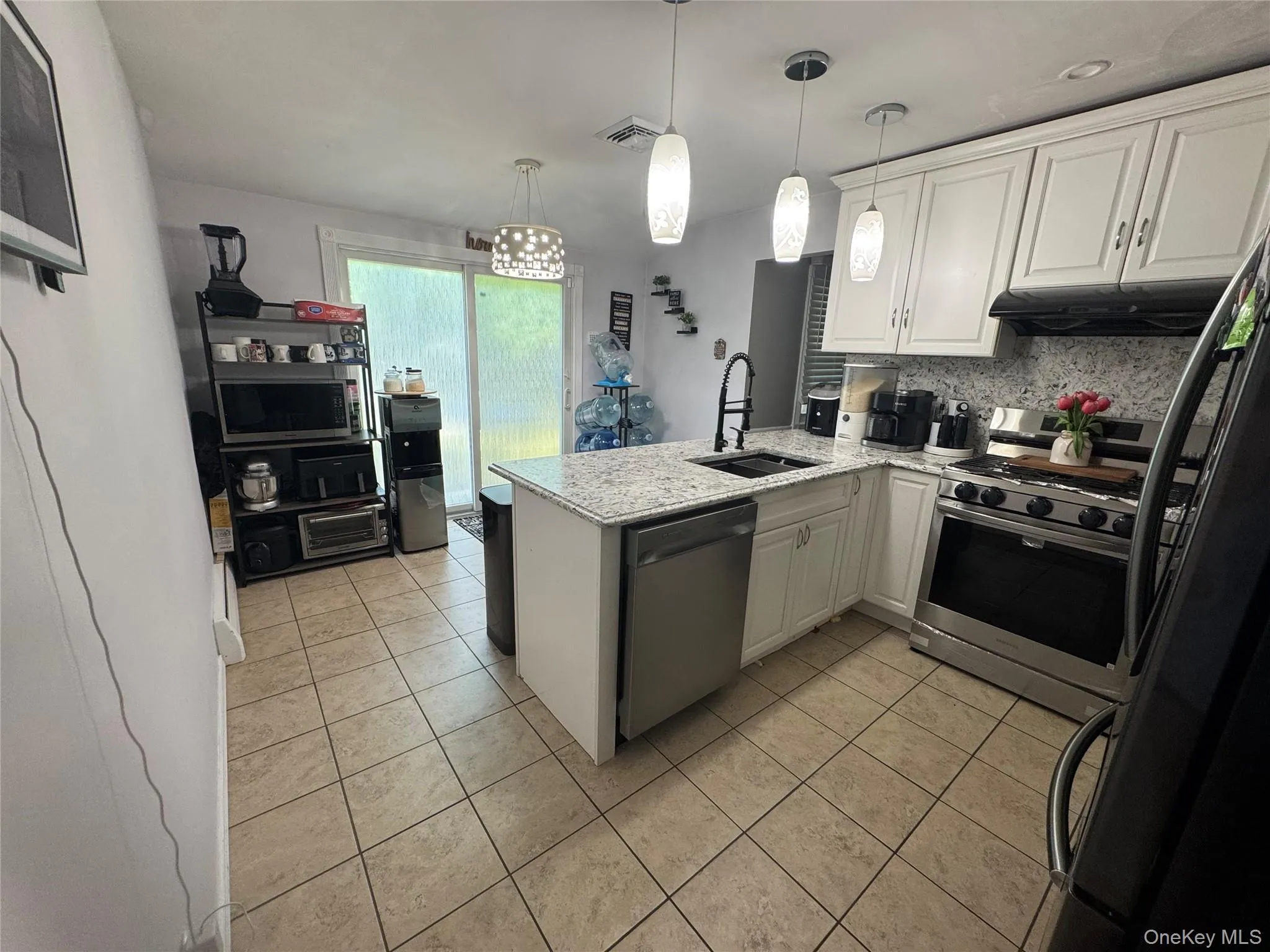 6 Raphael Street, Huntington, NY, 4 Bedrooms Bedrooms, 8 Rooms Rooms,2 BathroomsBathrooms,Residential Lease,For Rent,Raphael,0,1044853 6 Raphael Street, Huntington, NY, 4 Bedrooms Bedrooms, 8 Rooms Rooms,2 BathroomsBathrooms,Residential Lease,For Rent,Raphael,0,1044853
