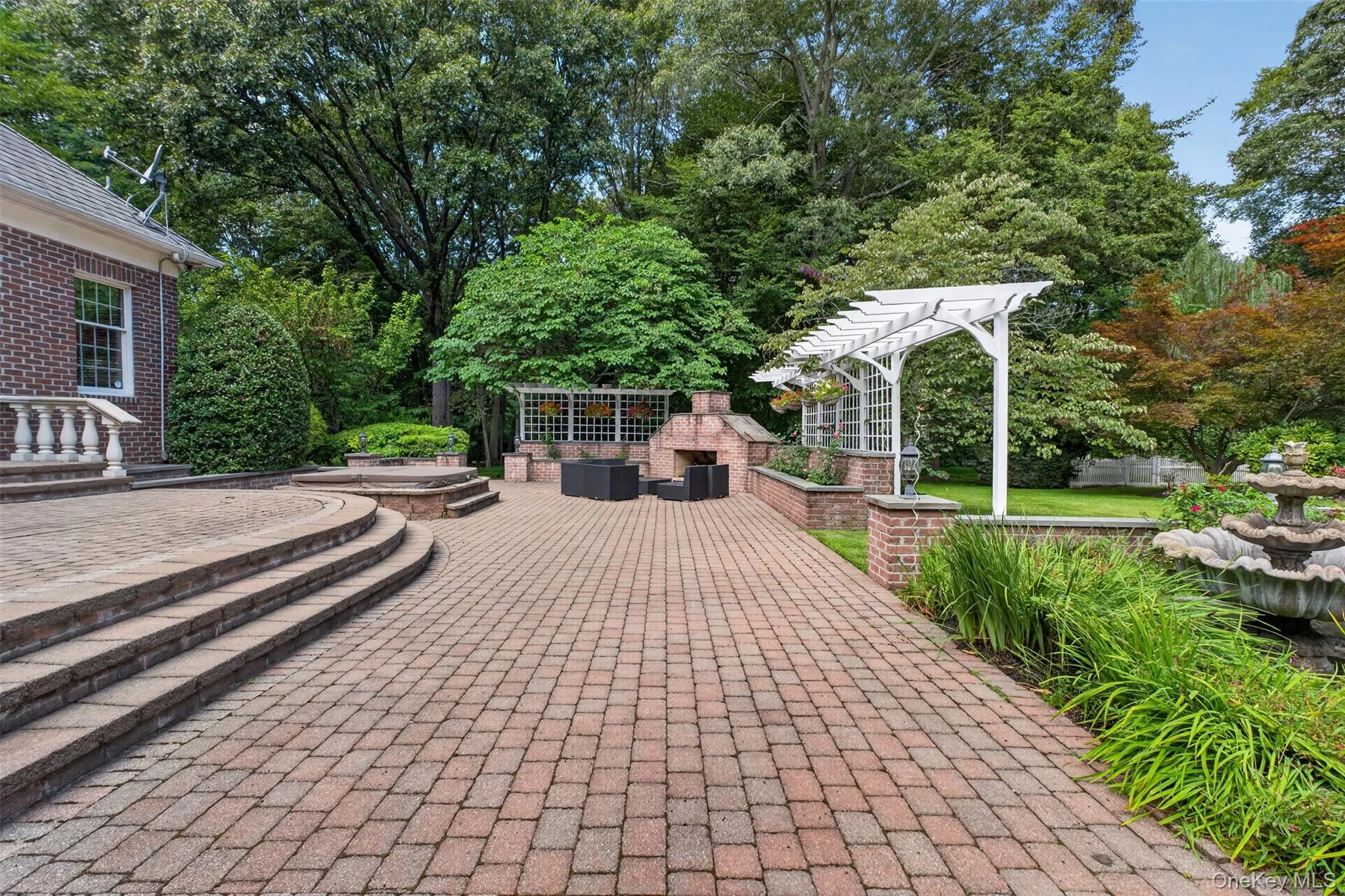 Expansive wraparound patio Expansive wraparound patio