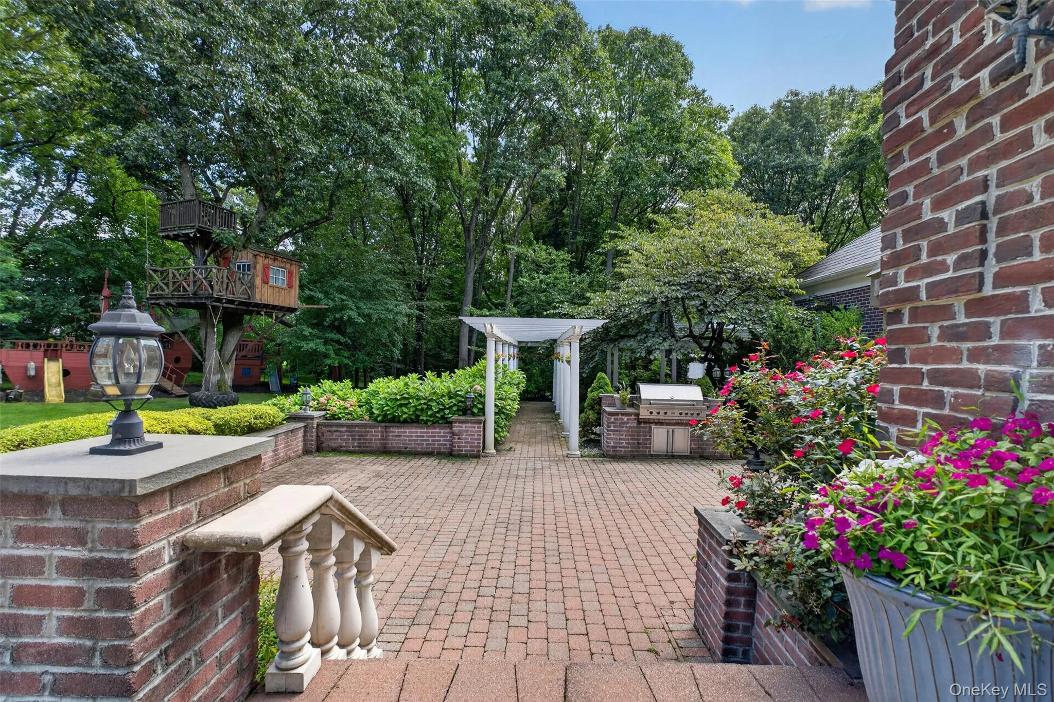 Expansive wraparound patio Expansive wraparound patio