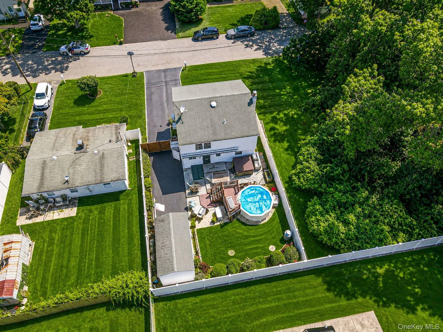 8 Halewood Drive, Brookhaven, NY, 3 Bedrooms Bedrooms, 6 Rooms Rooms,2 BathroomsBathrooms,Residential,For Rent,Halewood,0,1044873 8 Halewood Drive, Brookhaven, NY, 3 Bedrooms Bedrooms, 6 Rooms Rooms,2 BathroomsBathrooms,Residential,For Rent,Halewood,0,1044873