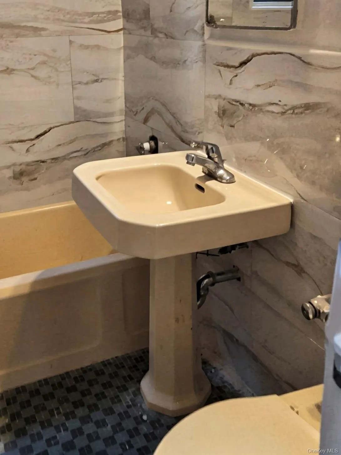 1380 Virginia Avenue, New York, NY, 3 Bedroom Bedrooms, 5 Room Rooms,1 BathroomBathrooms,Residential Lease,For Rent,Virginia,0,1044879 1380 Virginia Avenue, New York, NY, 3 Bedroom Bedrooms, 5 Room Rooms,1 BathroomBathrooms,Residential Lease,For Rent,Virginia,0,1044879