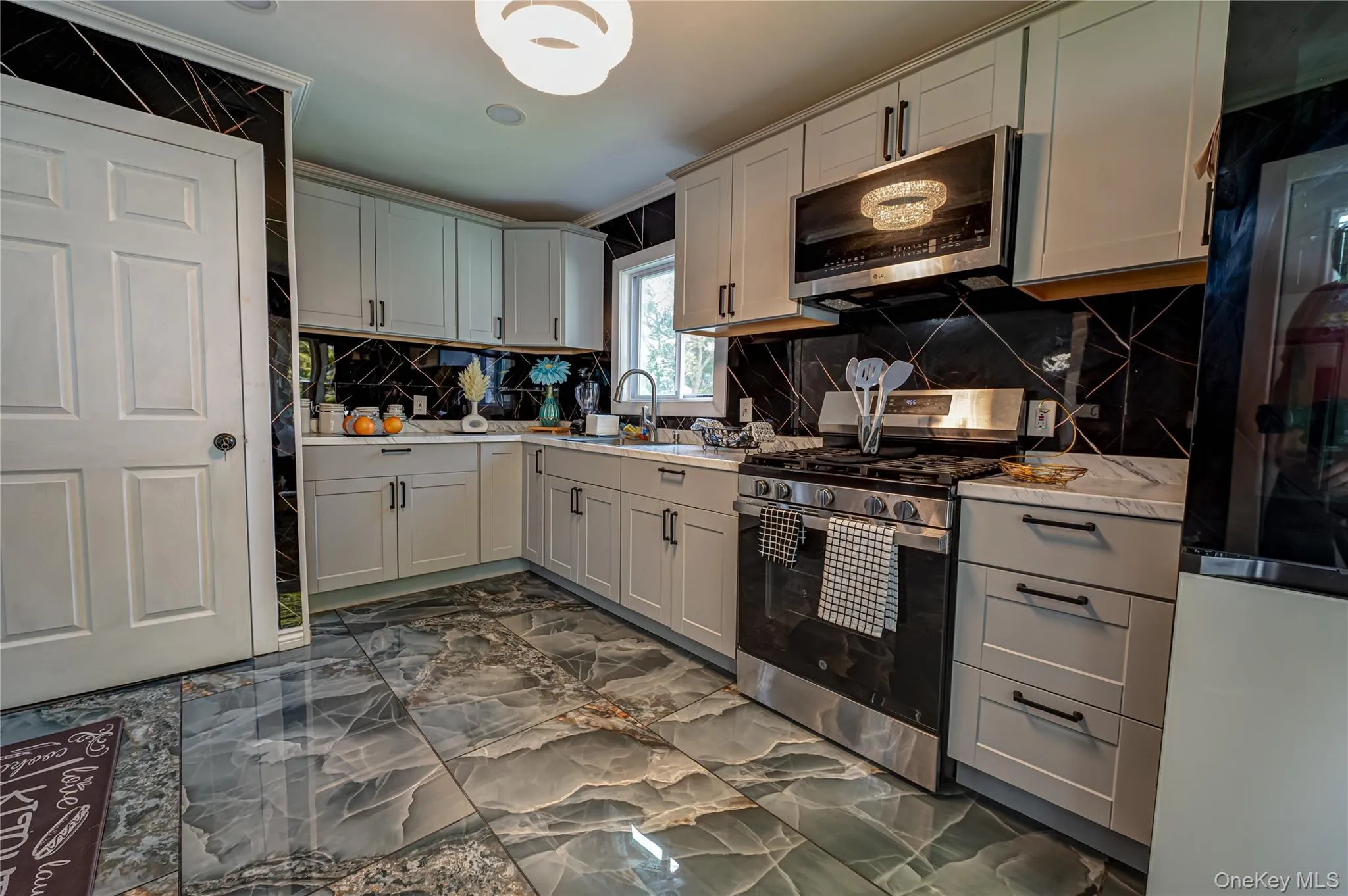 19 South Lane, Huntington, NY, 4 Bedrooms Bedrooms, 7 Rooms Rooms,2 BathroomsBathrooms,Residential,For Rent,South,0,1044891 19 South Lane, Huntington, NY, 4 Bedrooms Bedrooms, 7 Rooms Rooms,2 BathroomsBathrooms,Residential,For Rent,South,0,1044891