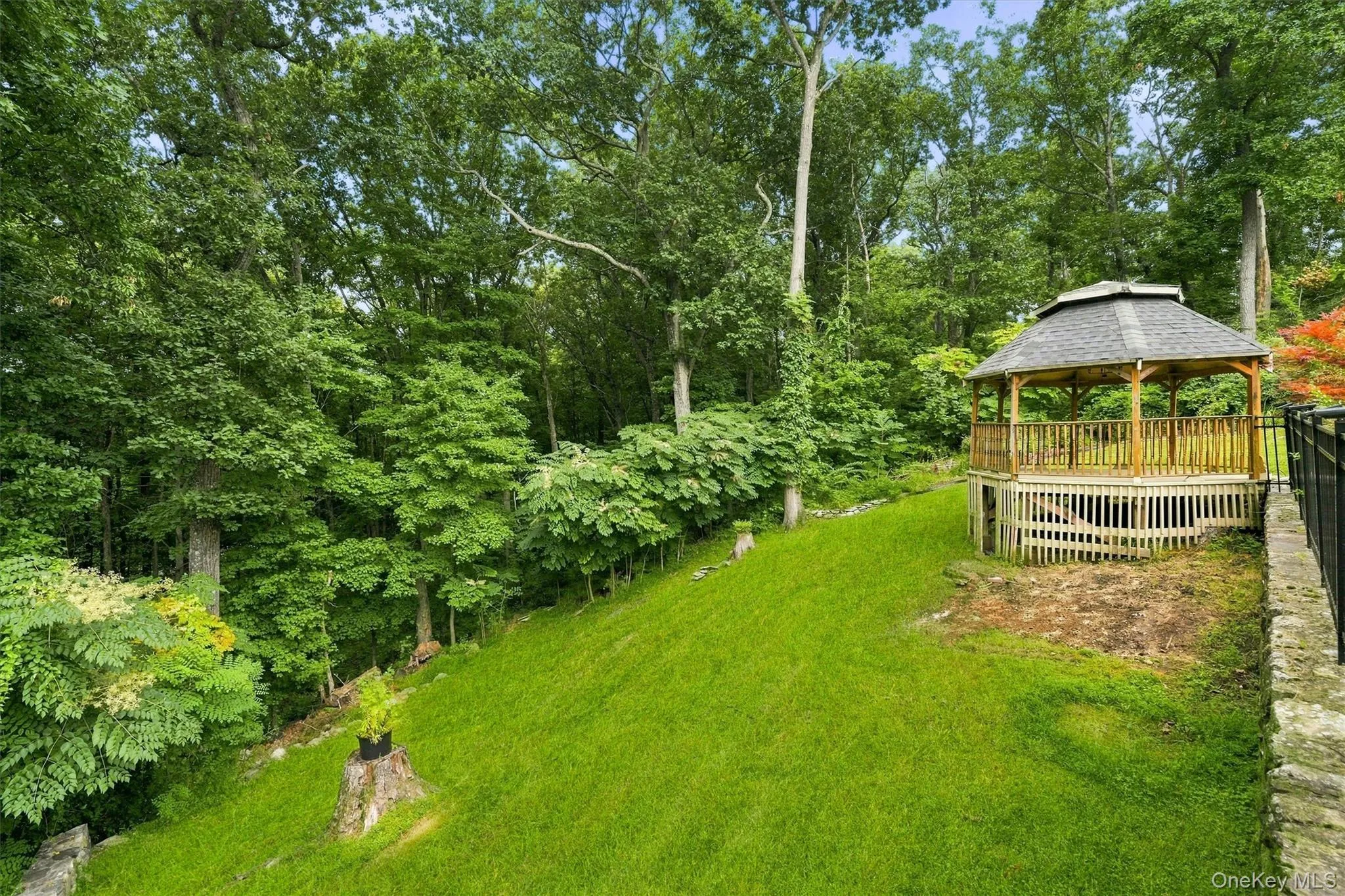 Multi level yard. Multi level yard.