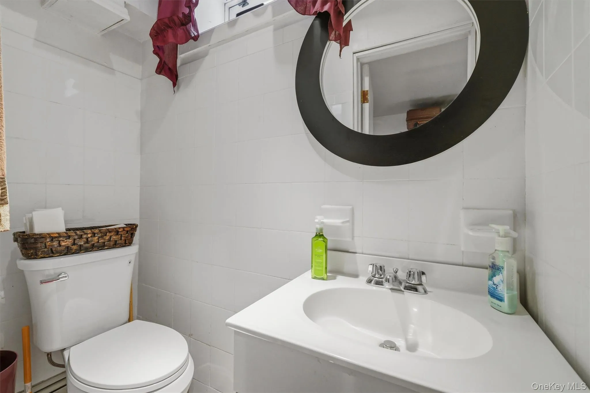 Powder room on lower level. Powder room on lower level.