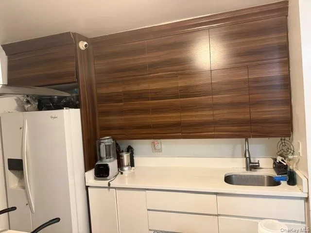 69-20 140th Street, New York, NY, 2 Bedrooms Bedrooms, 4 Rooms Rooms,1 BathroomBathrooms,Residential,For Rent,140th,0,1044916 69-20 140th Street, New York, NY, 2 Bedrooms Bedrooms, 4 Rooms Rooms,1 BathroomBathrooms,Residential,For Rent,140th,0,1044916