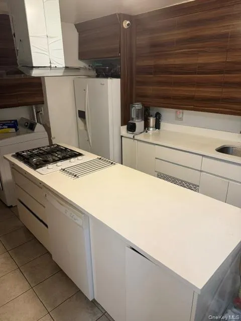 69-20 140th Street, New York, NY, 2 Bedrooms Bedrooms, 4 Rooms Rooms,1 BathroomBathrooms,Residential,For Rent,140th,0,1044916 69-20 140th Street, New York, NY, 2 Bedrooms Bedrooms, 4 Rooms Rooms,1 BathroomBathrooms,Residential,For Rent,140th,0,1044916