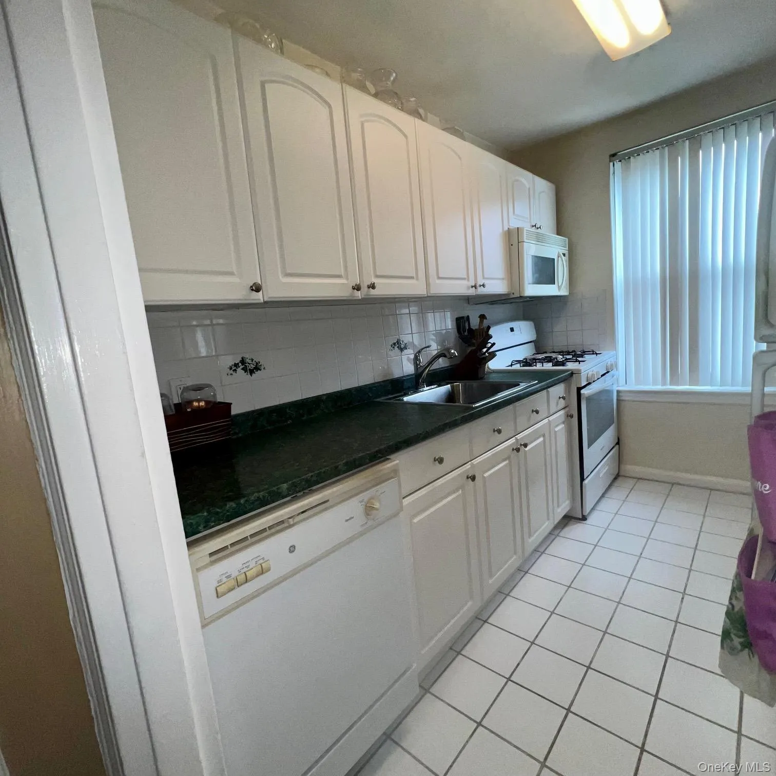 204 Richbell Road, Mamaroneck, NY, 1 Bedroom Bedrooms, 3 Rooms Rooms,1 BathroomBathrooms,Residential,For Rent,Richbell,0,1044930 204 Richbell Road, Mamaroneck, NY, 1 Bedroom Bedrooms, 3 Rooms Rooms,1 BathroomBathrooms,Residential,For Rent,Richbell,0,1044930