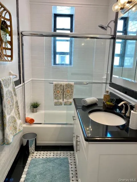 140 Broadway, Hempstead, NY, 1 Bedroom Bedrooms, 4 Rooms Rooms,1 BathroomBathrooms,Residential Lease,For Rent,Broadway,0,1044934 140 Broadway, Hempstead, NY, 1 Bedroom Bedrooms, 4 Rooms Rooms,1 BathroomBathrooms,Residential Lease,For Rent,Broadway,0,1044934