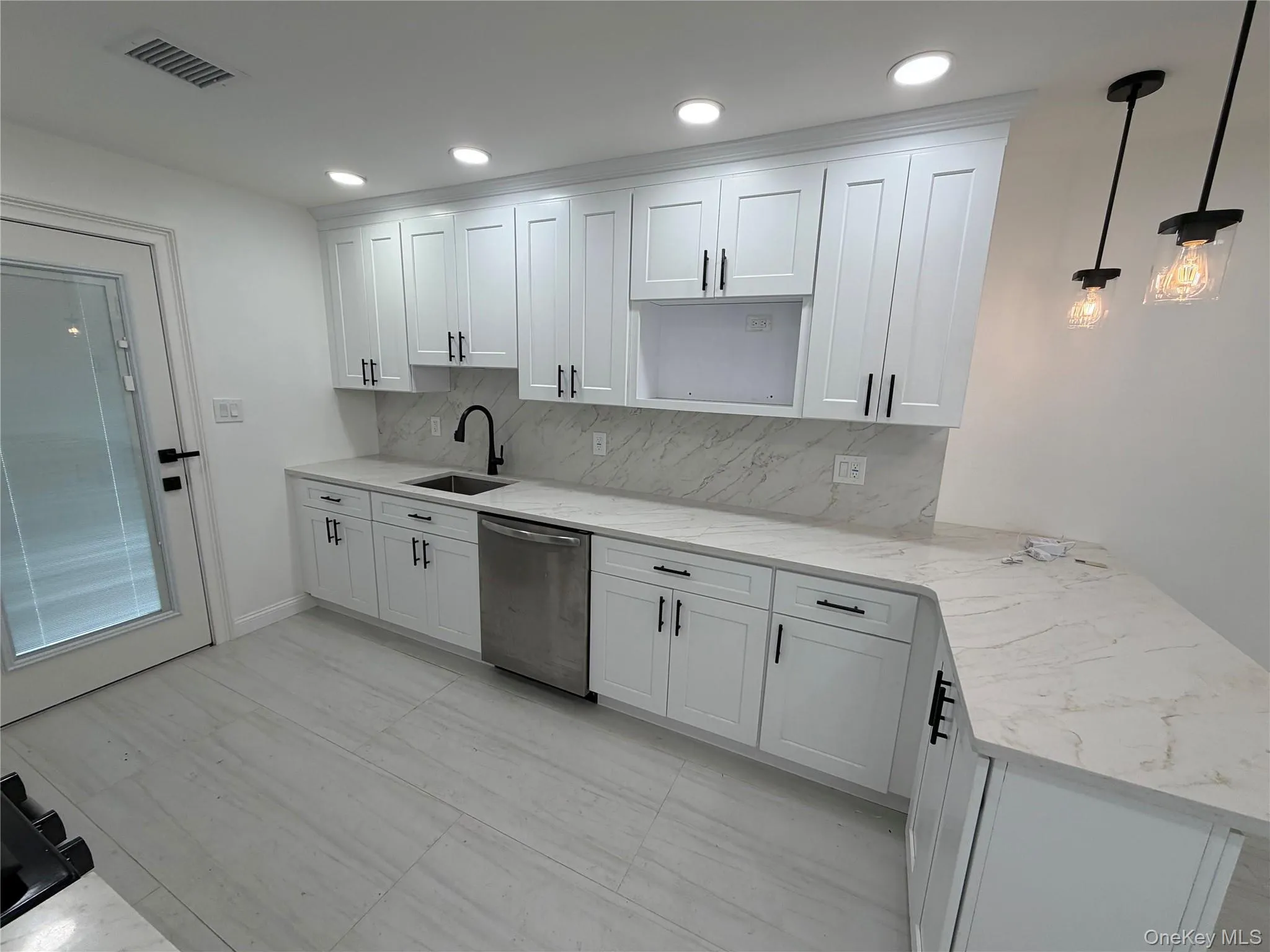 58 Amherst Lane, Oyster Bay, NY, 3 Bedrooms Bedrooms, 8 Rooms Rooms,1 BathroomBathrooms,Residential Lease,For Rent,Amherst,0,1044942 58 Amherst Lane, Oyster Bay, NY, 3 Bedrooms Bedrooms, 8 Rooms Rooms,1 BathroomBathrooms,Residential Lease,For Rent,Amherst,0,1044942