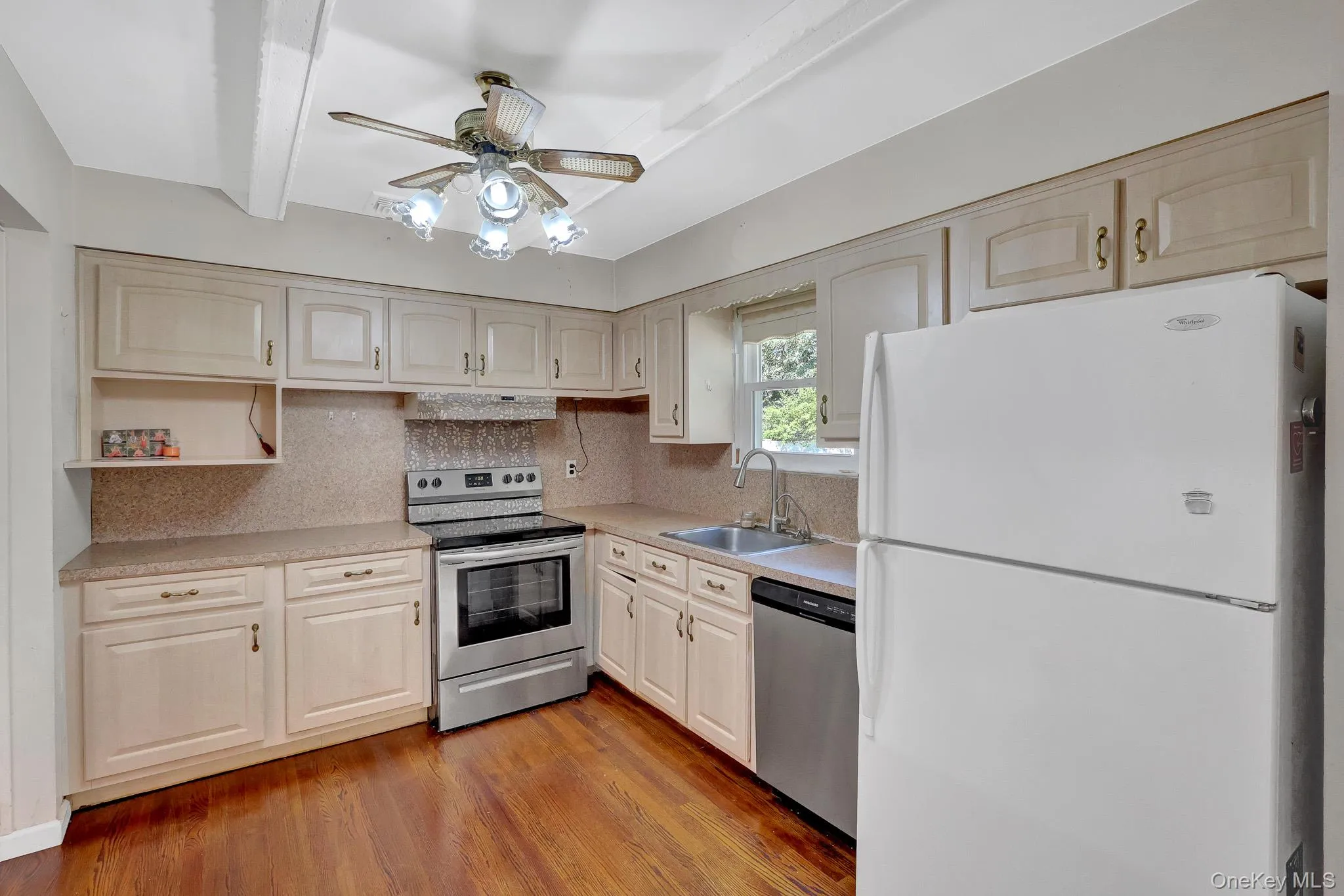 41 Hopes Avenue, Brookhaven, NY, 3 Bedrooms Bedrooms, 7 Rooms Rooms,2 BathroomsBathrooms,Residential,For Rent,Hopes,0,1044943 41 Hopes Avenue, Brookhaven, NY, 3 Bedrooms Bedrooms, 7 Rooms Rooms,2 BathroomsBathrooms,Residential,For Rent,Hopes,0,1044943