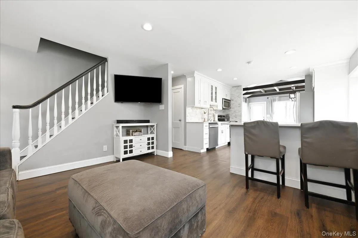 626 Central Avenue, Oyster Bay, NY, 3 Bedrooms Bedrooms, 7 Rooms Rooms,1 BathroomBathrooms,Residential,For Rent,Central,0,1044947 626 Central Avenue, Oyster Bay, NY, 3 Bedrooms Bedrooms, 7 Rooms Rooms,1 BathroomBathrooms,Residential,For Rent,Central,0,1044947