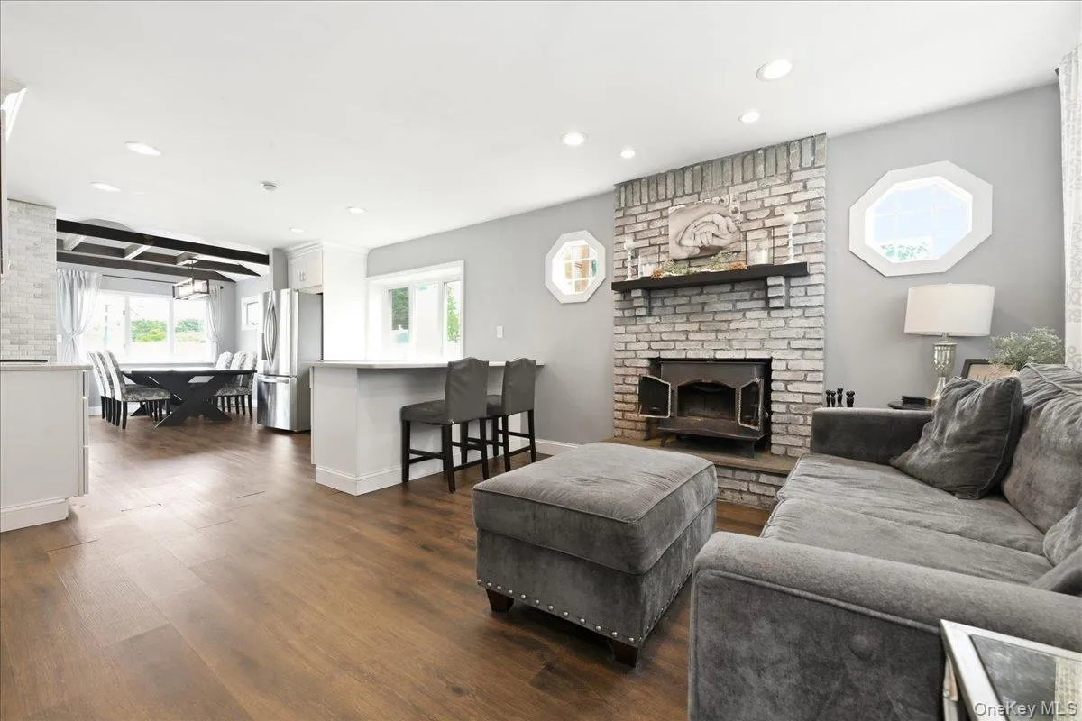 626 Central Avenue, Oyster Bay, NY, 3 Bedrooms Bedrooms, 7 Rooms Rooms,1 BathroomBathrooms,Residential,For Rent,Central,0,1044947 626 Central Avenue, Oyster Bay, NY, 3 Bedrooms Bedrooms, 7 Rooms Rooms,1 BathroomBathrooms,Residential,For Rent,Central,0,1044947