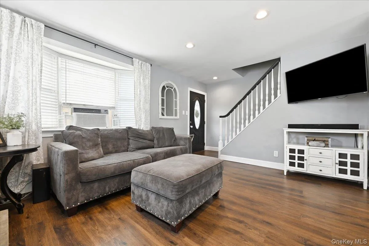 626 Central Avenue, Oyster Bay, NY, 3 Bedrooms Bedrooms, 7 Rooms Rooms,1 BathroomBathrooms,Residential,For Rent,Central,0,1044947 626 Central Avenue, Oyster Bay, NY, 3 Bedrooms Bedrooms, 7 Rooms Rooms,1 BathroomBathrooms,Residential,For Rent,Central,0,1044947