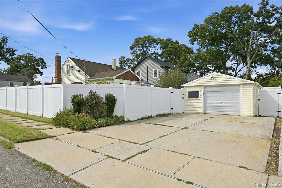 626 Central Avenue, Oyster Bay, NY, 3 Bedrooms Bedrooms, 7 Rooms Rooms,1 BathroomBathrooms,Residential,For Rent,Central,0,1044947 626 Central Avenue, Oyster Bay, NY, 3 Bedrooms Bedrooms, 7 Rooms Rooms,1 BathroomBathrooms,Residential,For Rent,Central,0,1044947