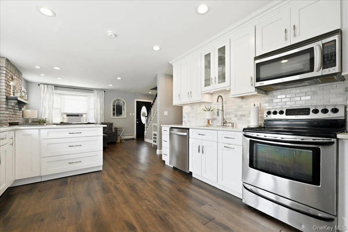 626 Central Avenue, Oyster Bay, NY, 3 Bedrooms Bedrooms, 7 Rooms Rooms,1 BathroomBathrooms,Residential,For Rent,Central,0,1044947 626 Central Avenue, Oyster Bay, NY, 3 Bedrooms Bedrooms, 7 Rooms Rooms,1 BathroomBathrooms,Residential,For Rent,Central,0,1044947