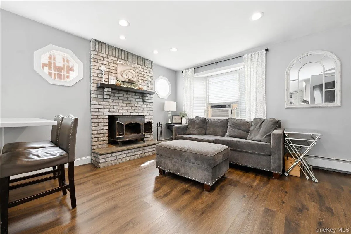 626 Central Avenue, Oyster Bay, NY, 3 Bedrooms Bedrooms, 7 Rooms Rooms,1 BathroomBathrooms,Residential,For Rent,Central,0,1044947 626 Central Avenue, Oyster Bay, NY, 3 Bedrooms Bedrooms, 7 Rooms Rooms,1 BathroomBathrooms,Residential,For Rent,Central,0,1044947