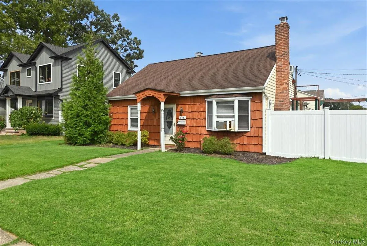 626 Central Avenue, Oyster Bay, NY, 3 Bedrooms Bedrooms, 7 Rooms Rooms,1 BathroomBathrooms,Residential,For Rent,Central,0,1044947 626 Central Avenue, Oyster Bay, NY, 3 Bedrooms Bedrooms, 7 Rooms Rooms,1 BathroomBathrooms,Residential,For Rent,Central,0,1044947