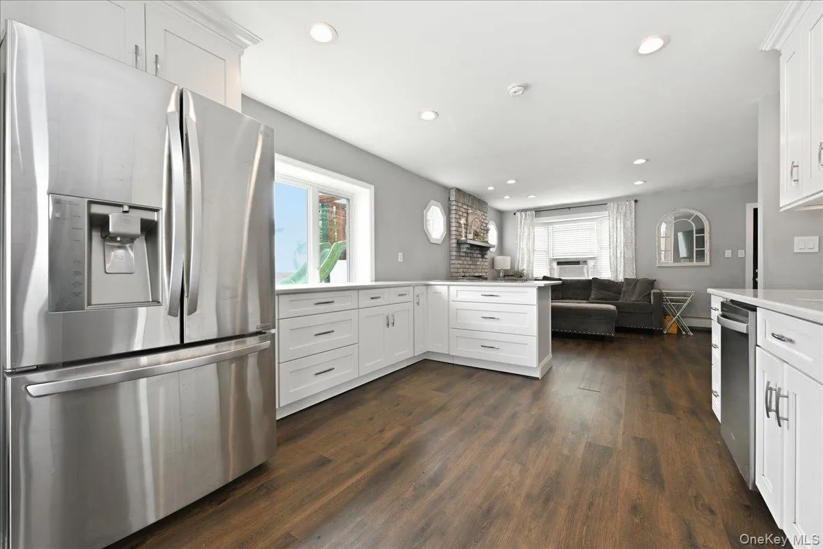626 Central Avenue, Oyster Bay, NY, 3 Bedrooms Bedrooms, 7 Rooms Rooms,1 BathroomBathrooms,Residential,For Rent,Central,0,1044947 626 Central Avenue, Oyster Bay, NY, 3 Bedrooms Bedrooms, 7 Rooms Rooms,1 BathroomBathrooms,Residential,For Rent,Central,0,1044947
